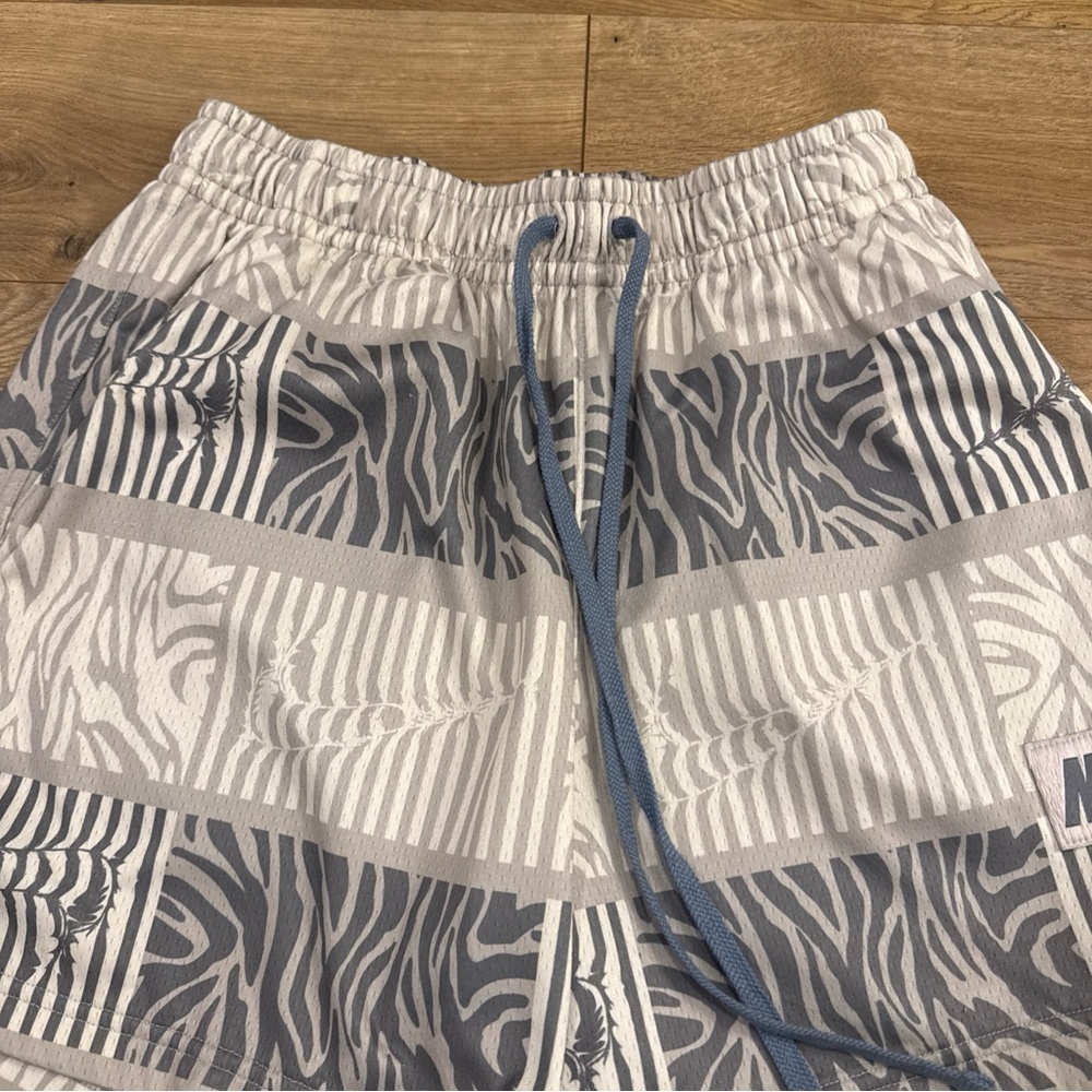 Nike Club Trippy Safari Print Mesh Shorts Grey/Ivory Men's Size Small 5in Length - Picture 2 of 8